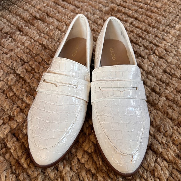 ALDO White Crocodile Embossed Loafers NWOT - Picture 3 of 4